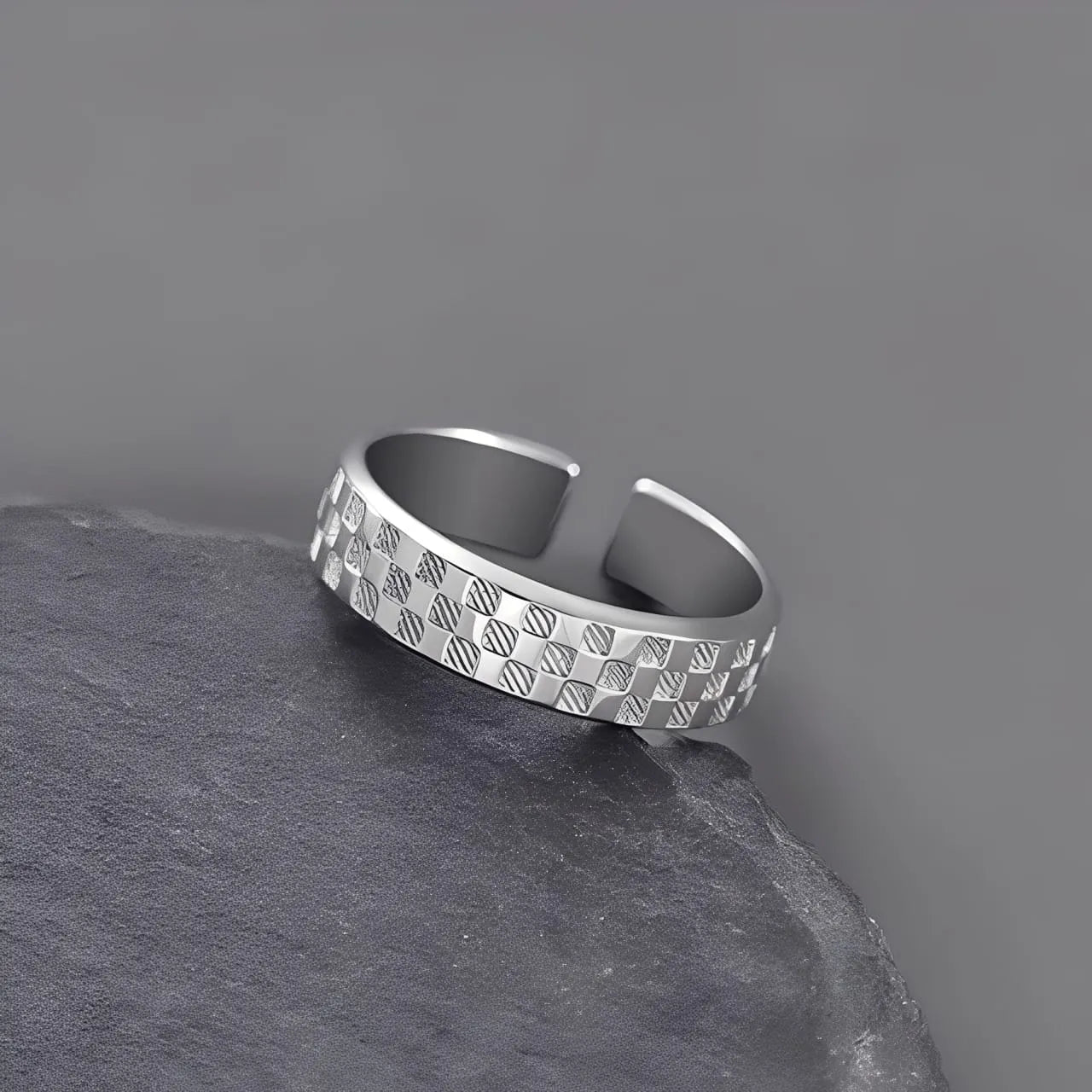 Anel Masculino Prata Xadrez Modelo Thinker