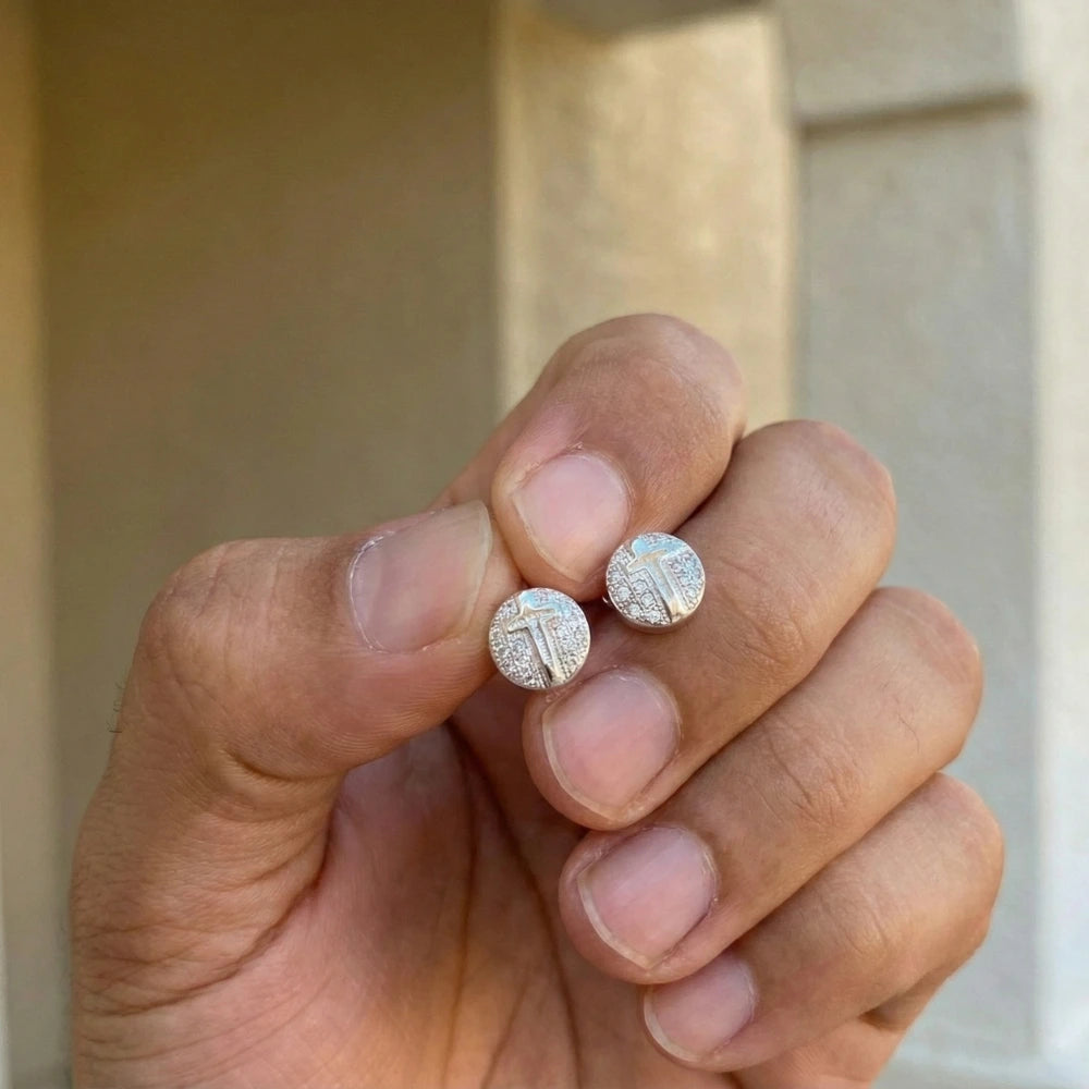 Brinco Masculino de Prata 925 Cruz com 20 Pedras Zircônias 7mm