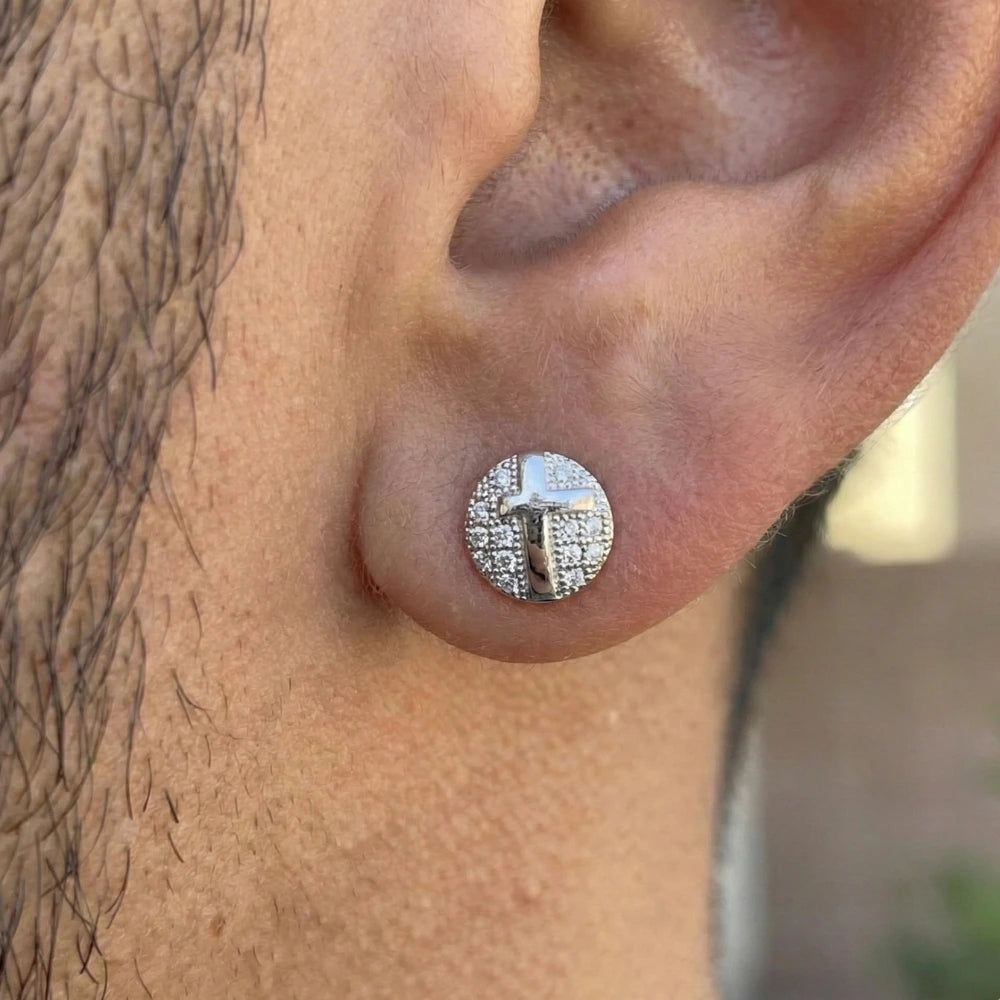 Brinco Masculino de Prata 925 Cruz com 20 Pedras Zircônias 7mm