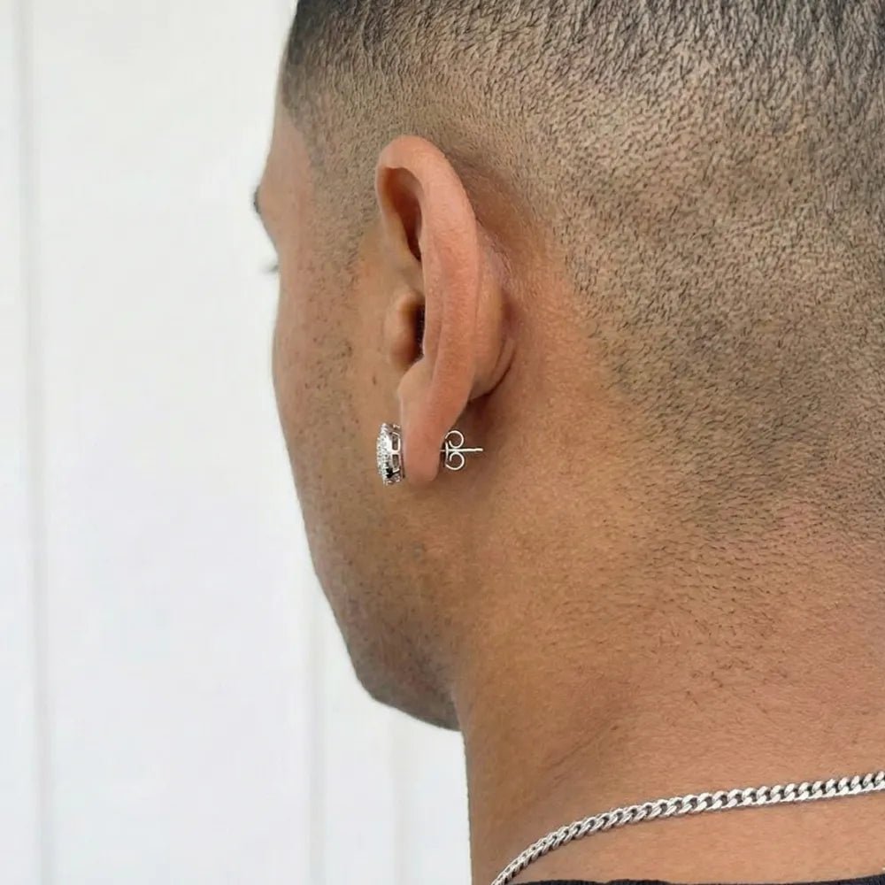 Brinco Masculino de Prata 925 Cravejado em 15 Pedras Zircônia 8mm