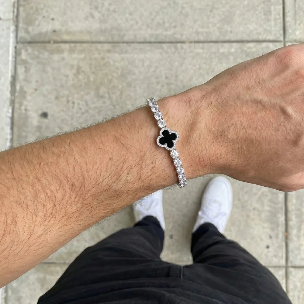 Pulseira Masculina Trevo Preto Cravejada em Pedras Zicônia